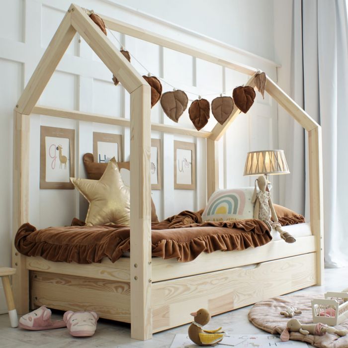 Beautiful house beds for a charming bedroom